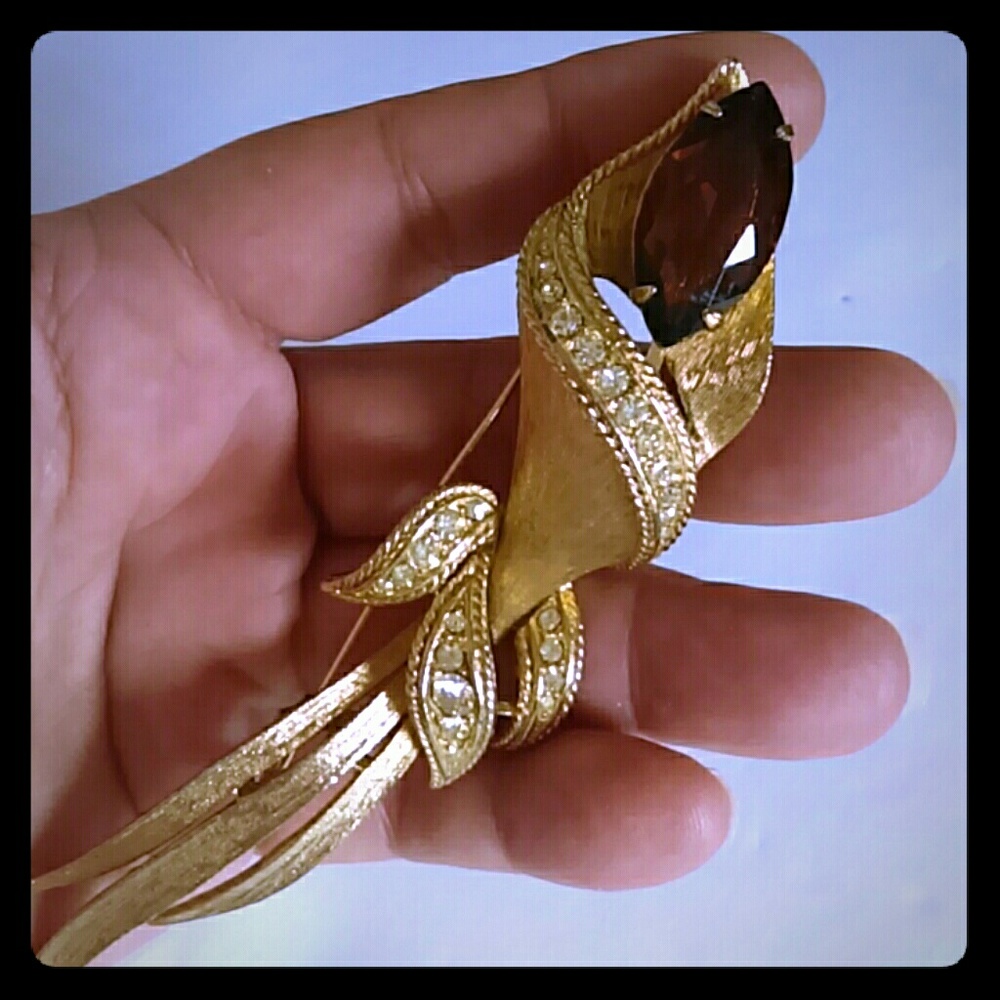 Vintage Sarah Coventry Amber Glass Flower Brooch